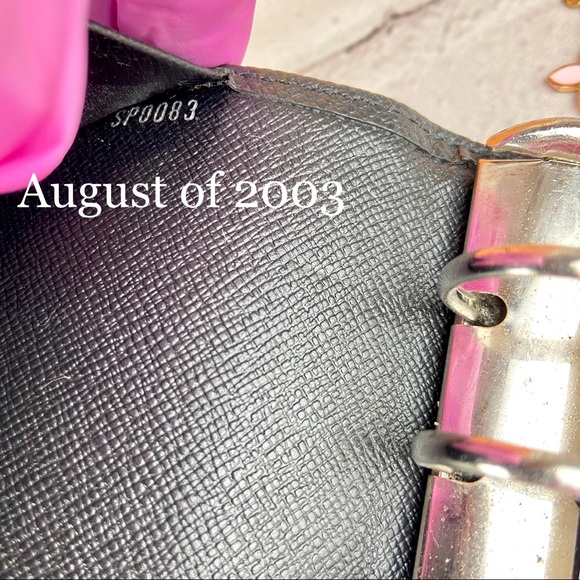Louis Vuitton MM SIZE black taiga leather agenda planner with paper clips - Picture 8 of 15